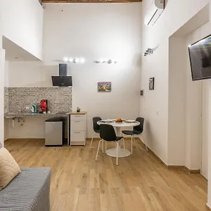 https://quattro-canti-rooms.palermohotels.org